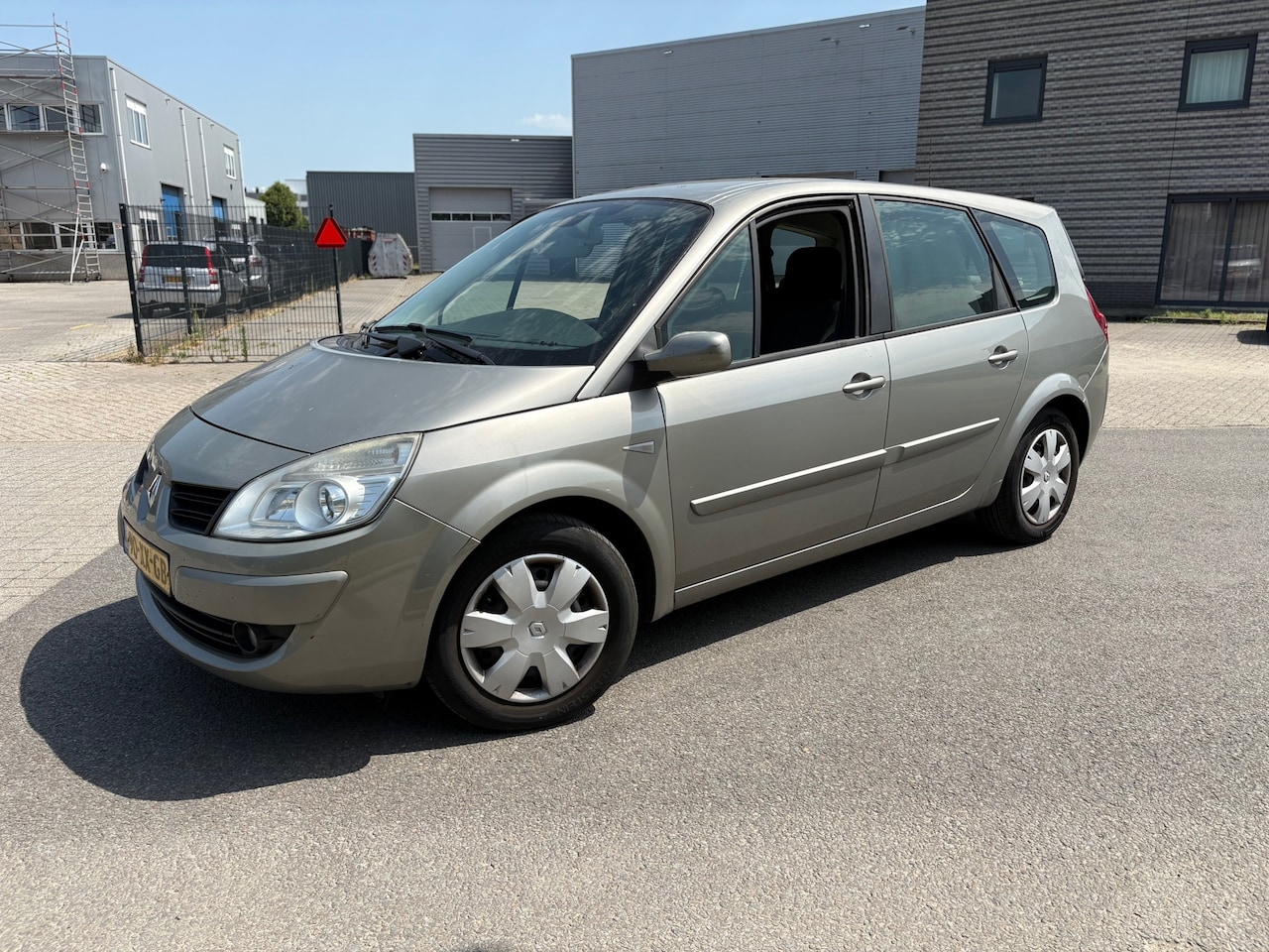 Renault Grand Scénic - 2.0-16V Business Line AUTOMAAT/Climate/Trekhaak/Xenon - AutoWereld.nl