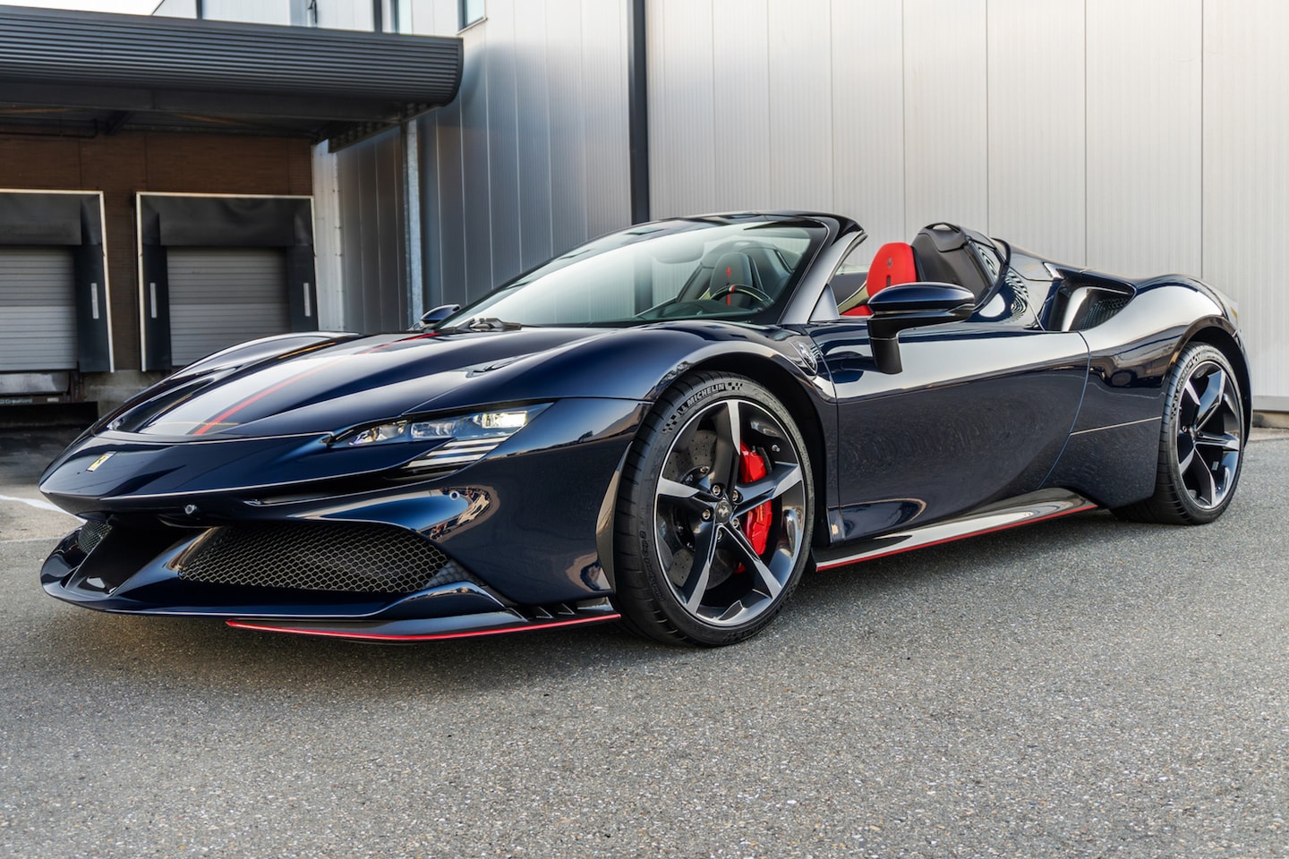 Ferrari SF90 Spider - - Blu Montreal - Atelier - AutoWereld.nl