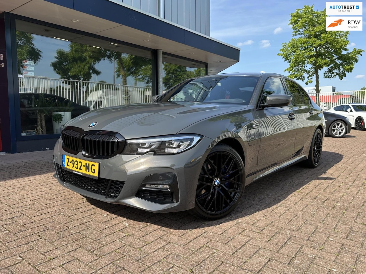BMW 3-serie - 330e High Exe | M-Pack | LED | Virtual | Carplay - AutoWereld.nl