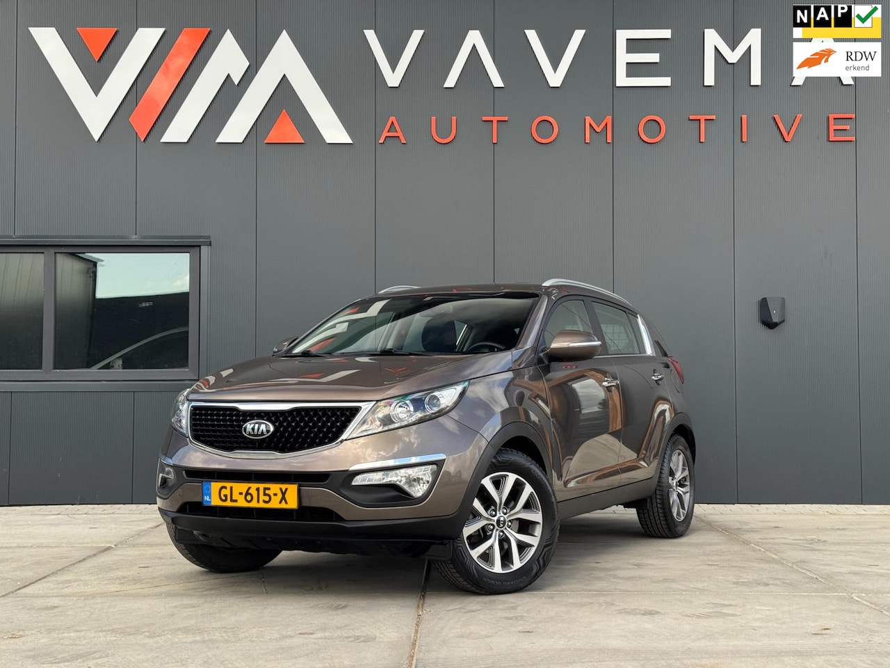 Kia Sportage - 1.6 GDI DynamicLine 2015 Airco Clima Cruise control Navi Camera Trekhaak - AutoWereld.nl