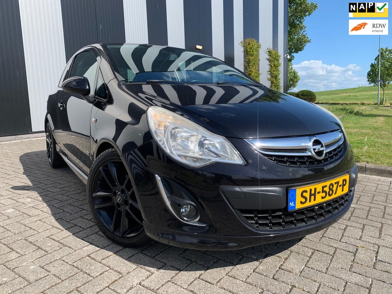 Opel Corsa - 1.4-16V Edition OPC Line-Nw APK-Airco-PDC-Stoel/Stuur Vw-ElekPakket - AutoWereld.nl