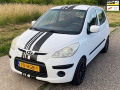 Hyundai i10 - 1.25i Dynamic 5-Drs Electric pakket Audio-CD/MP3 LMV 15" ABS Colorpakket EBD Getint glas D