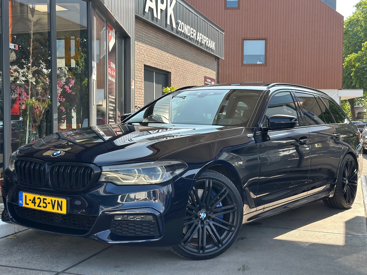 BMW 5-serie Touring - 540i xDrive High Executive | Pano | Elektr. stoelen - AutoWereld.nl