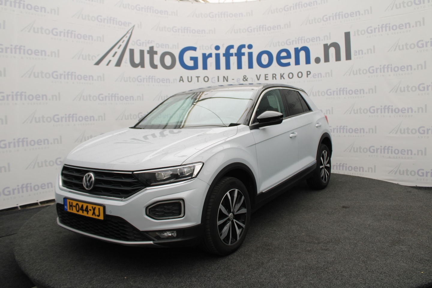 Volkswagen T-Roc - 1.5 TSI Sport nette SUV met trekhaak - AutoWereld.nl