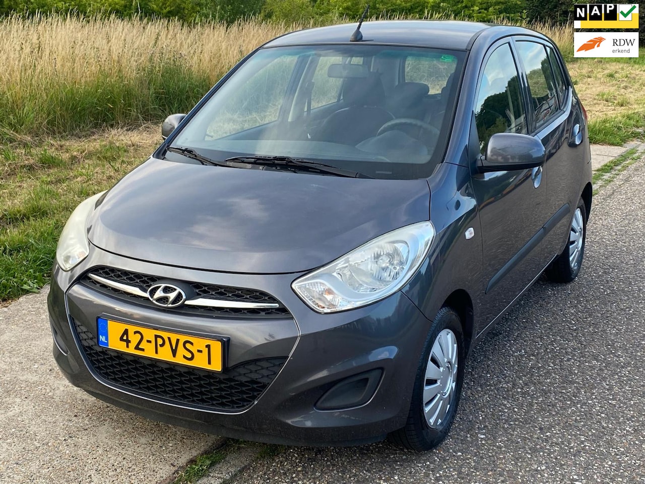 Hyundai i10 - 1.2 i-Drive Cool 5-Drs Airco Audio-CD/MP3 Elect. pakket ABS Getint glas Colorpakket Dakspo - AutoWereld.nl