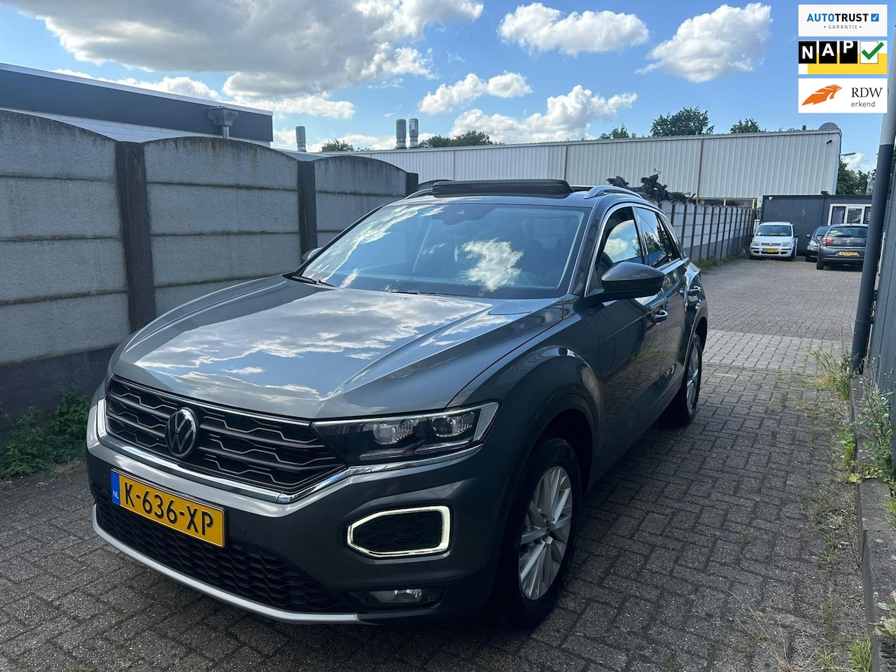 Volkswagen T-Roc - 1.5 TSI Style Business PANO/ VIRTUAL COCKPIT/ LM VELGEN/ INCLUSIEF BTW! - AutoWereld.nl
