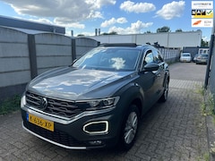 Volkswagen T-Roc - 1.5 TSI Style Business PANO/ VIRTUAL COCKPIT/ LM VELGEN/ INCLUSIEF BTW