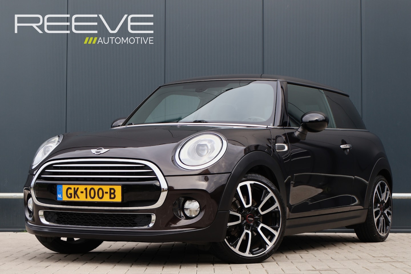MINI Cooper - Mini 1.5 Pepper 136pk | Stoelverwarming | 18 Inch JCW | Sportstoelen | Half Leer | LED | N - AutoWereld.nl