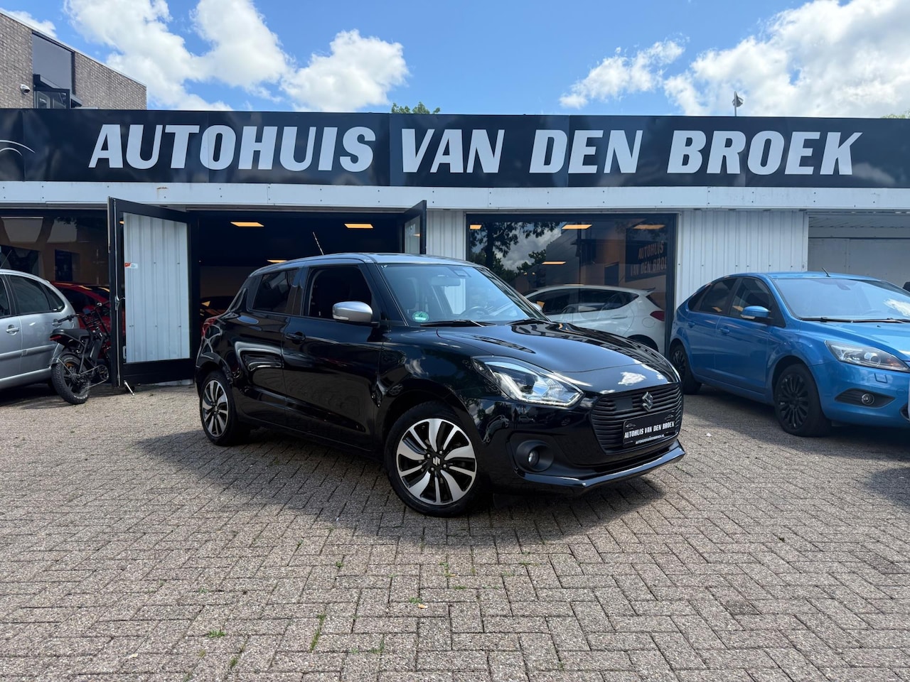 Suzuki Swift - 1.0 Boosterjet 112Pk Smart Hybrid|DealerOH|Xenon|Adaptive Cruise|Carplay|Camera|RIJSTROOKS - AutoWereld.nl