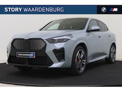 BMW iX2 - eDrive20 M Sport / Trekhaak / Achteruitrijcamera / Sportstoelen / M Adaptief onderstel / C