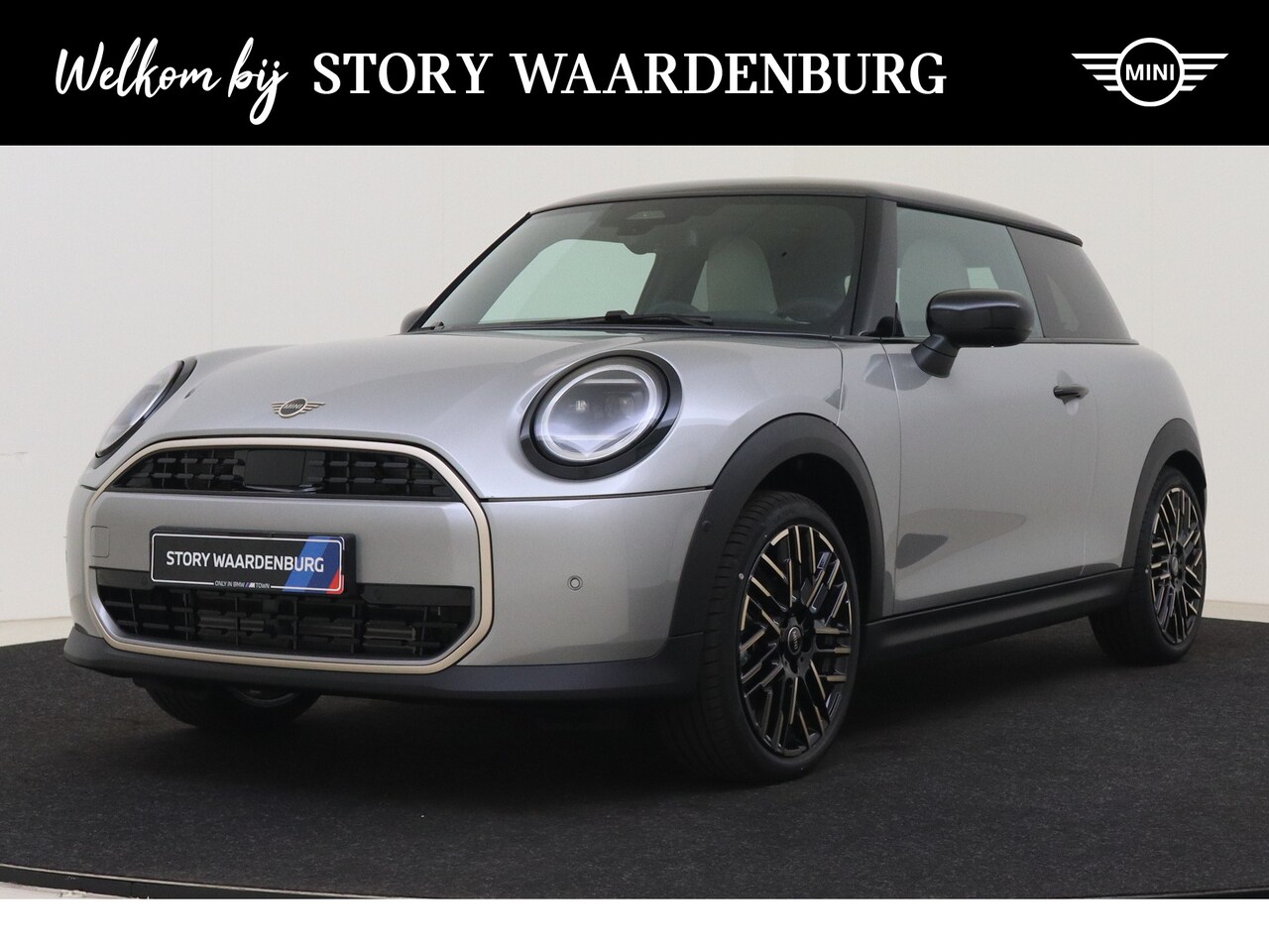 MINI Cooper - Hatchback C Automaat / Favoured Trim / Pakket M / 18 inch Night Flash Spoke 2-tone - AutoWereld.nl