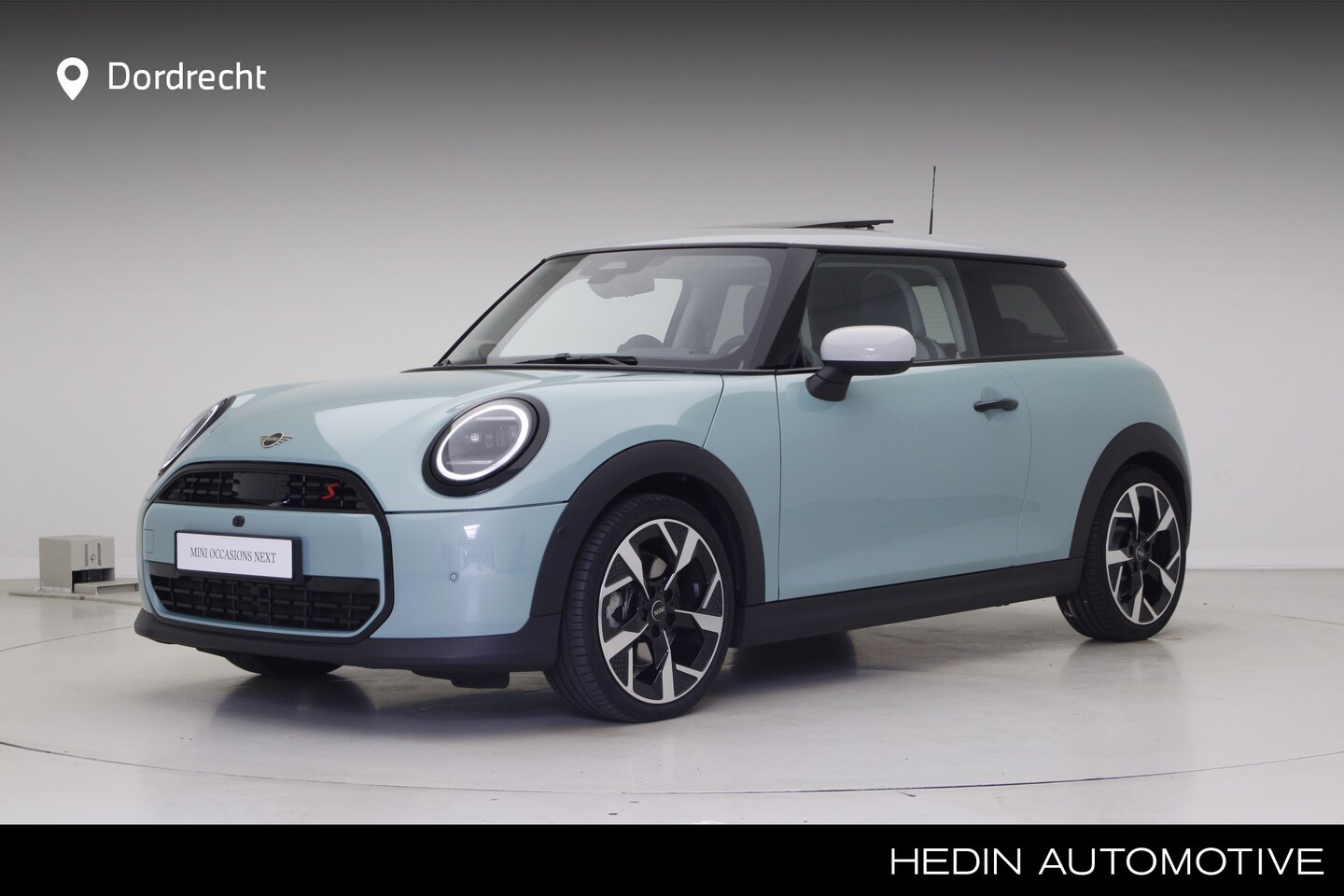 MINI Cooper S - 3-deurs 2.0 Classic L | Panorama | 18" | Stoelverwarmig | Harman Kardon | Head-Up - AutoWereld.nl