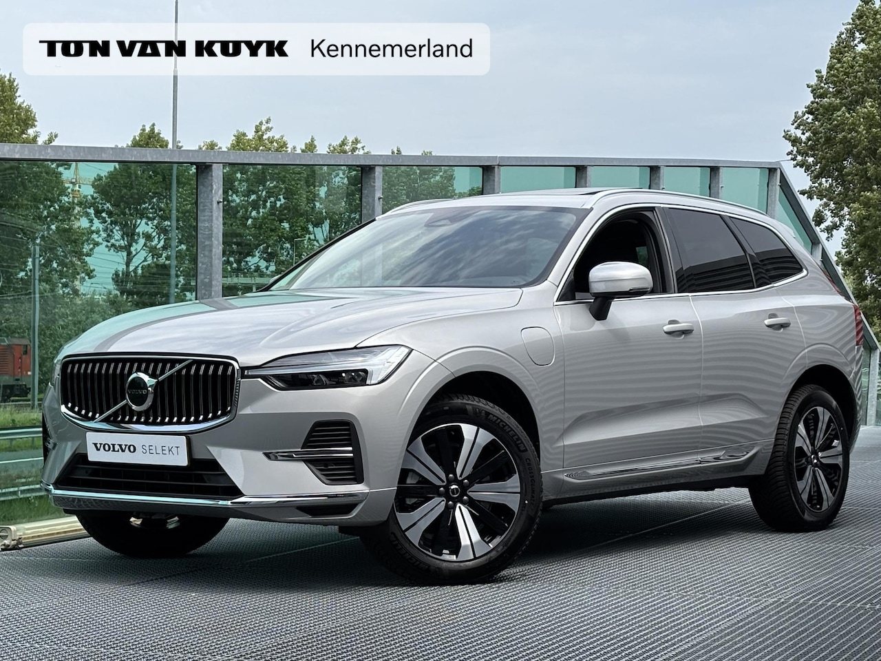 Volvo XC60 - 2.0 T6 Plug-in hybrid AWD Essential Edition Bright PHEV, Automaat, Panoramadak, Leder, Dri - AutoWereld.nl