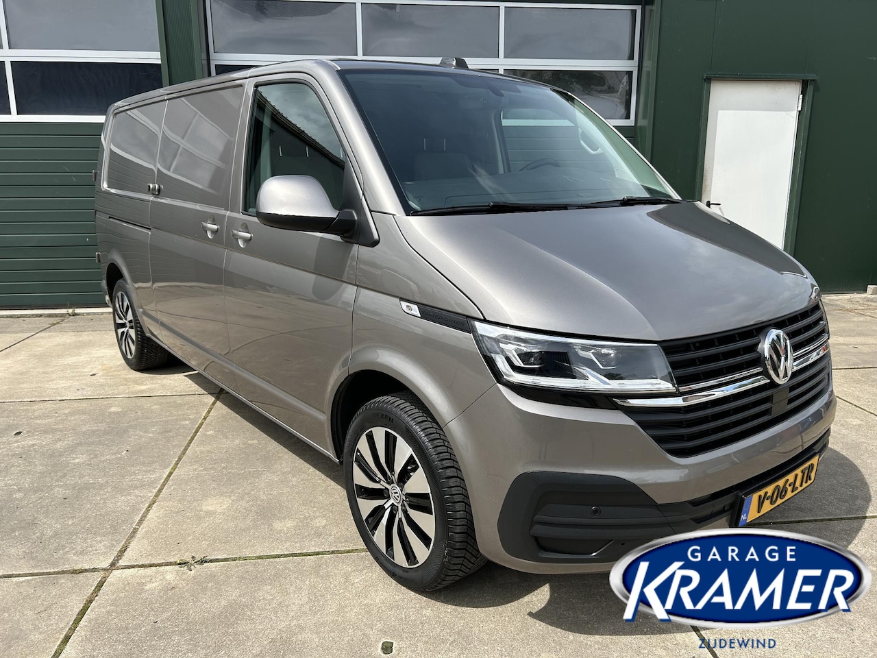 Volkswagen Transporter - 2.0 TDI L2H1 30 Highline 2.0 TDI L2H1 30 Highline - AutoWereld.nl