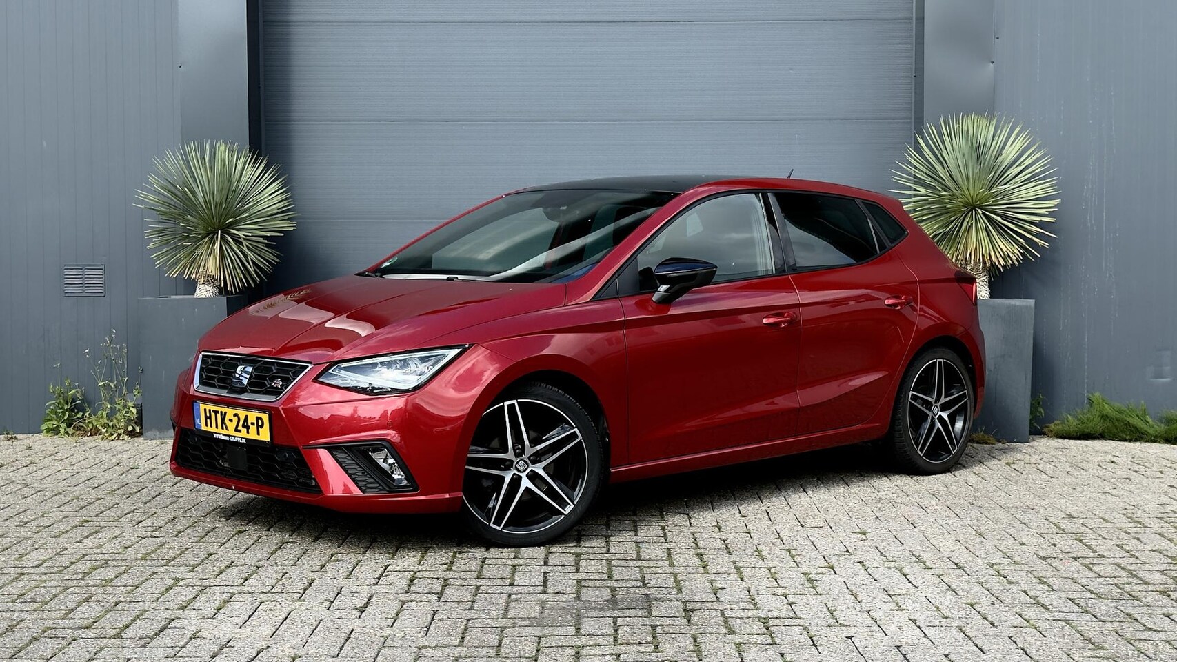 SEAT Ibiza - 1.0 TSI FR Pano/Automaat/Camera SEAT Ibiza 1.0 TSI FR Business Intense Plus - AutoWereld.nl