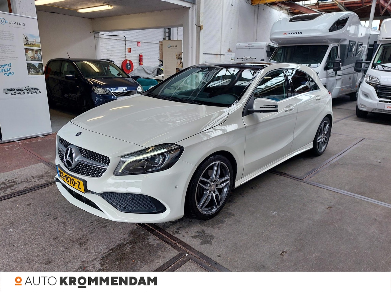 Mercedes-Benz A-klasse - 180 Ambition AMG Automaat, panodak, Led, 1e eigenaar - AutoWereld.nl