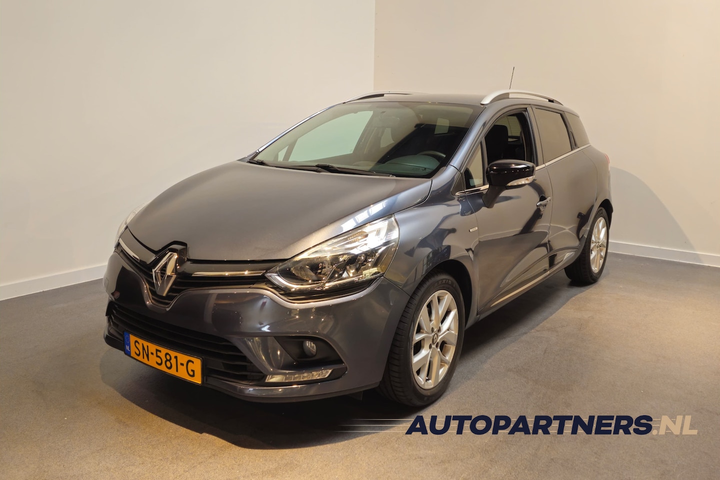 Renault Clio Estate - 0.9 TCe Limited - Navi - Cruise - Park. sensoren achter - AutoWereld.nl