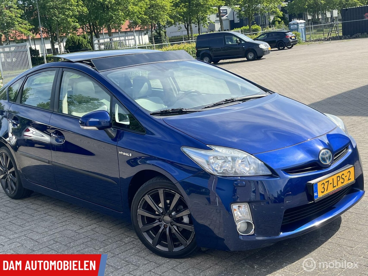 Toyota Prius - 1.8 Executive Leder,Pano,Adaptive C, Solar,Xenon, Automatische Airco, Camera. Perfect onde - AutoWereld.nl