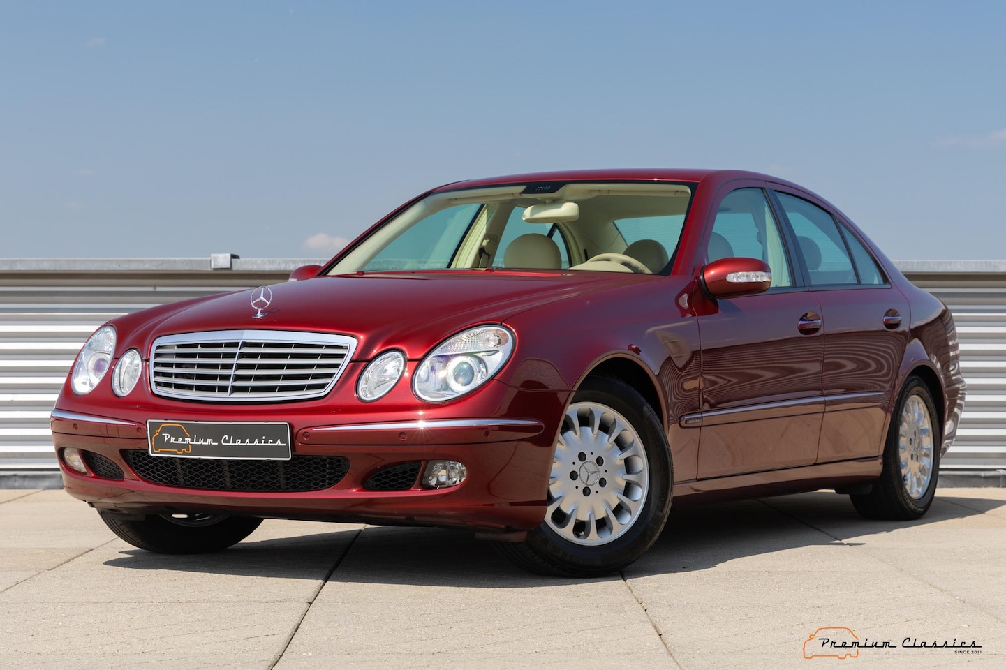 Mercedes-Benz E-klasse - 320 Elegance W211 | 99.000KM | ABC-Suspension | Seat Ventilation | 1st Swiss Owner - AutoWereld.nl