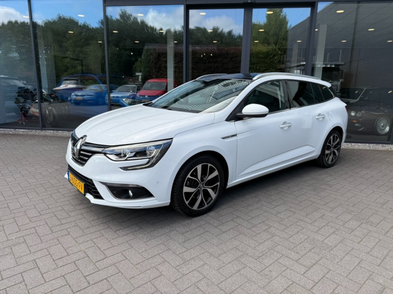 Renault Mégane - 1.3 TCe Bose 1.3 TCE BOSE,Schuifdak,EasyLife Pack,Trekhk,Half Leer,Gr.Nav - AutoWereld.nl