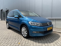 Volkswagen Touran - 1.5 TSI Highline Business R / Camera / Trekhaak