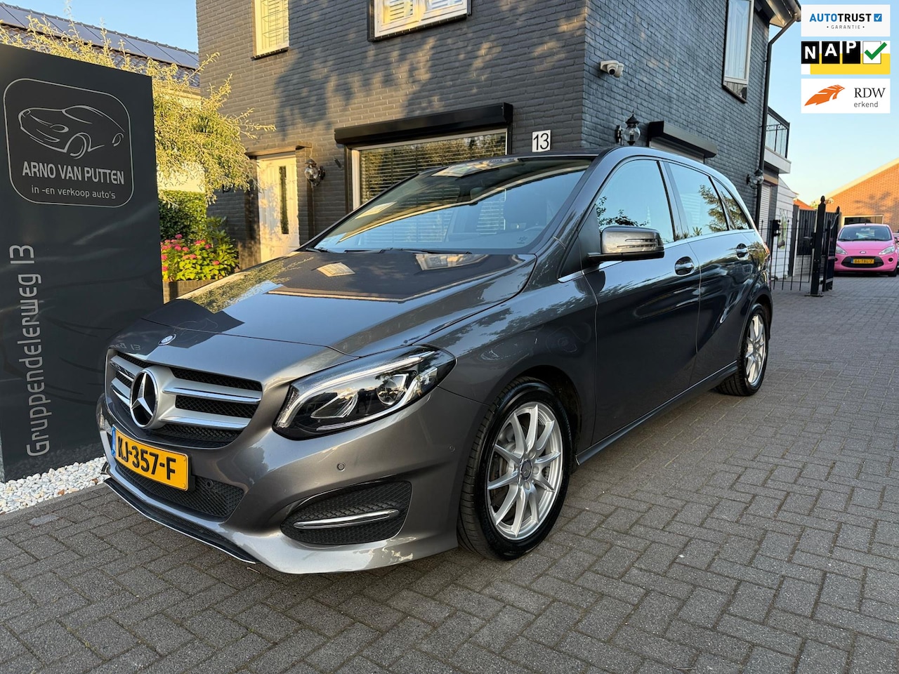 Mercedes-Benz B-klasse - 180 Prestige - Led - Camera - Trekhaak - AutoWereld.nl