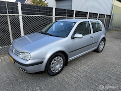 Volkswagen Golf - 1.6-16V