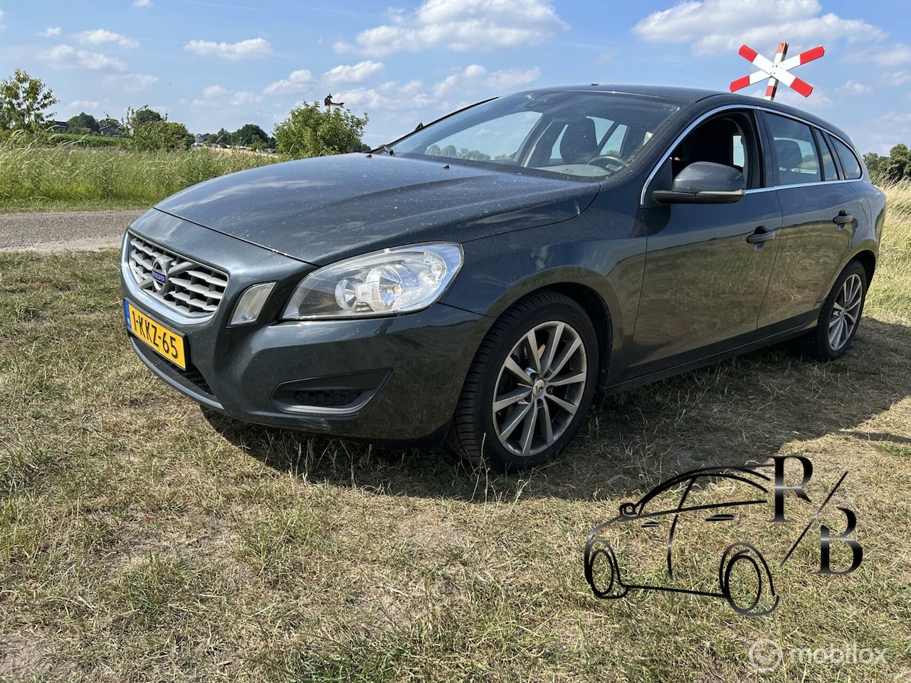 Volvo V60 - 1.6 T3 Momentum NAVI CRUISE AIRCO PARK SENS - AutoWereld.nl