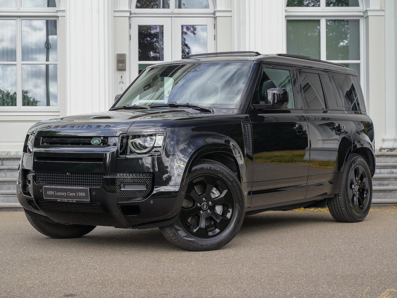 Land Rover Defender 110 - P300e X-Dynamic SE | Pano | 11.4 inch navi | Meridian | Blackpack | Luchtvering | - AutoWereld.nl