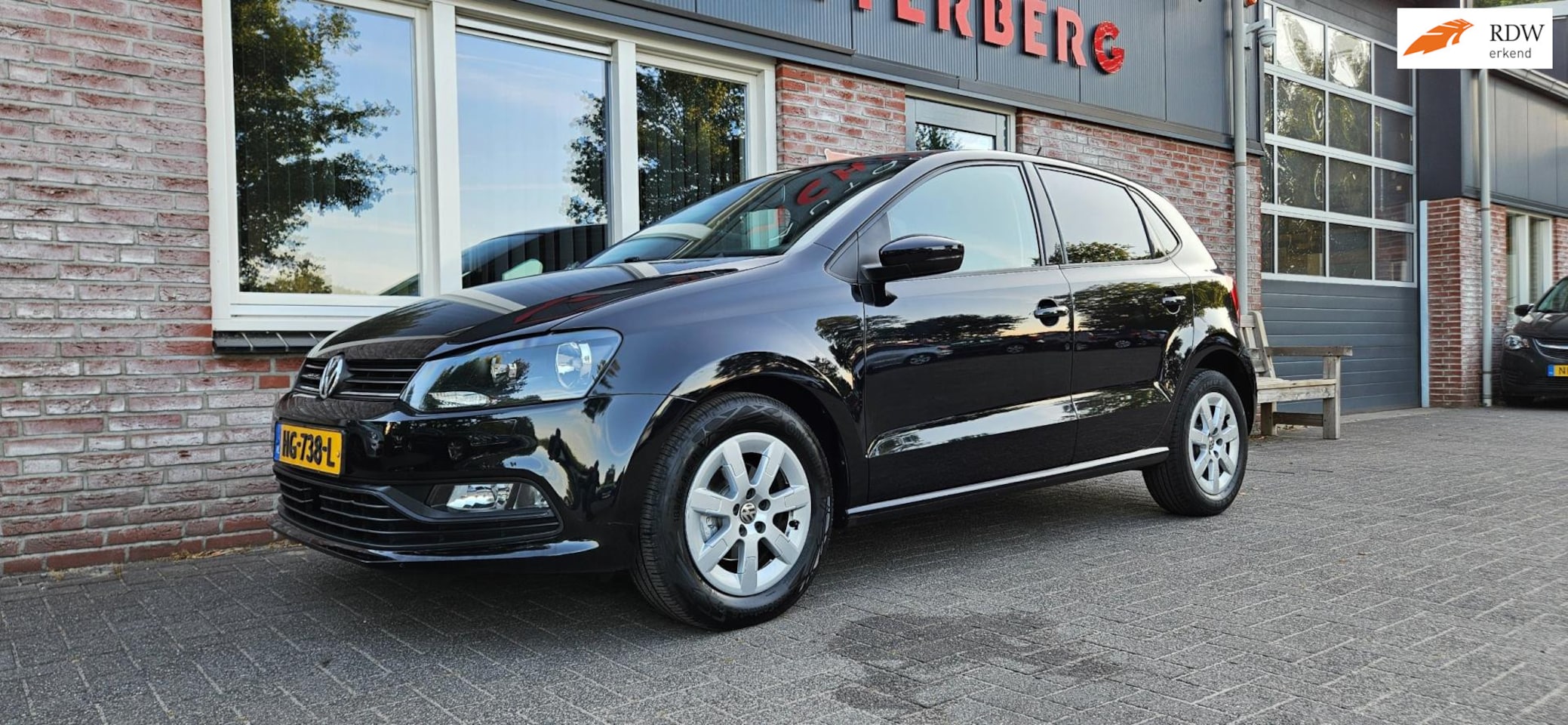 Volkswagen Polo - 1.2 TSI Comfortline Automaat! 5-Deurs! Airco! Cruise Control! Nette Auto! Navigatie! Deale - AutoWereld.nl