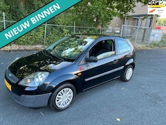 Ford Fiesta - 1.3-8V Champion LEUKE AUTO RIJDT EN SCHAKELT GOED
