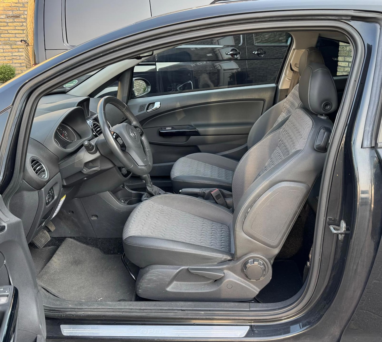 Opel Corsa - 1.4-16V Cosmo Automaat Bj 2014 Koopje - AutoWereld.nl