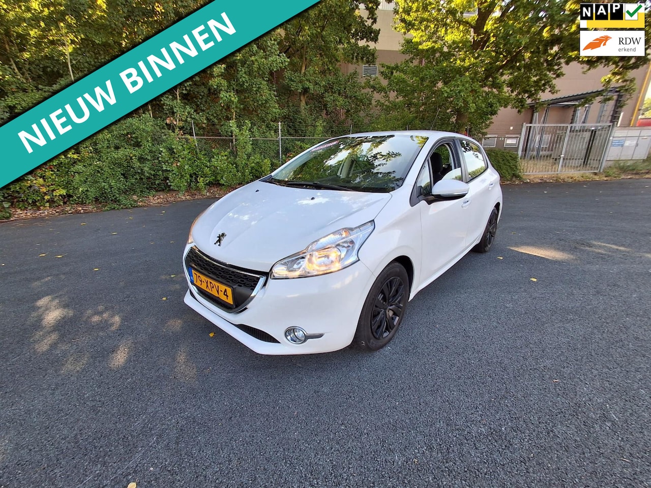 Peugeot 208 - 1.4 VTi Envy NETTE AUTO RIJDT EN SCHAKELT GOED - AutoWereld.nl