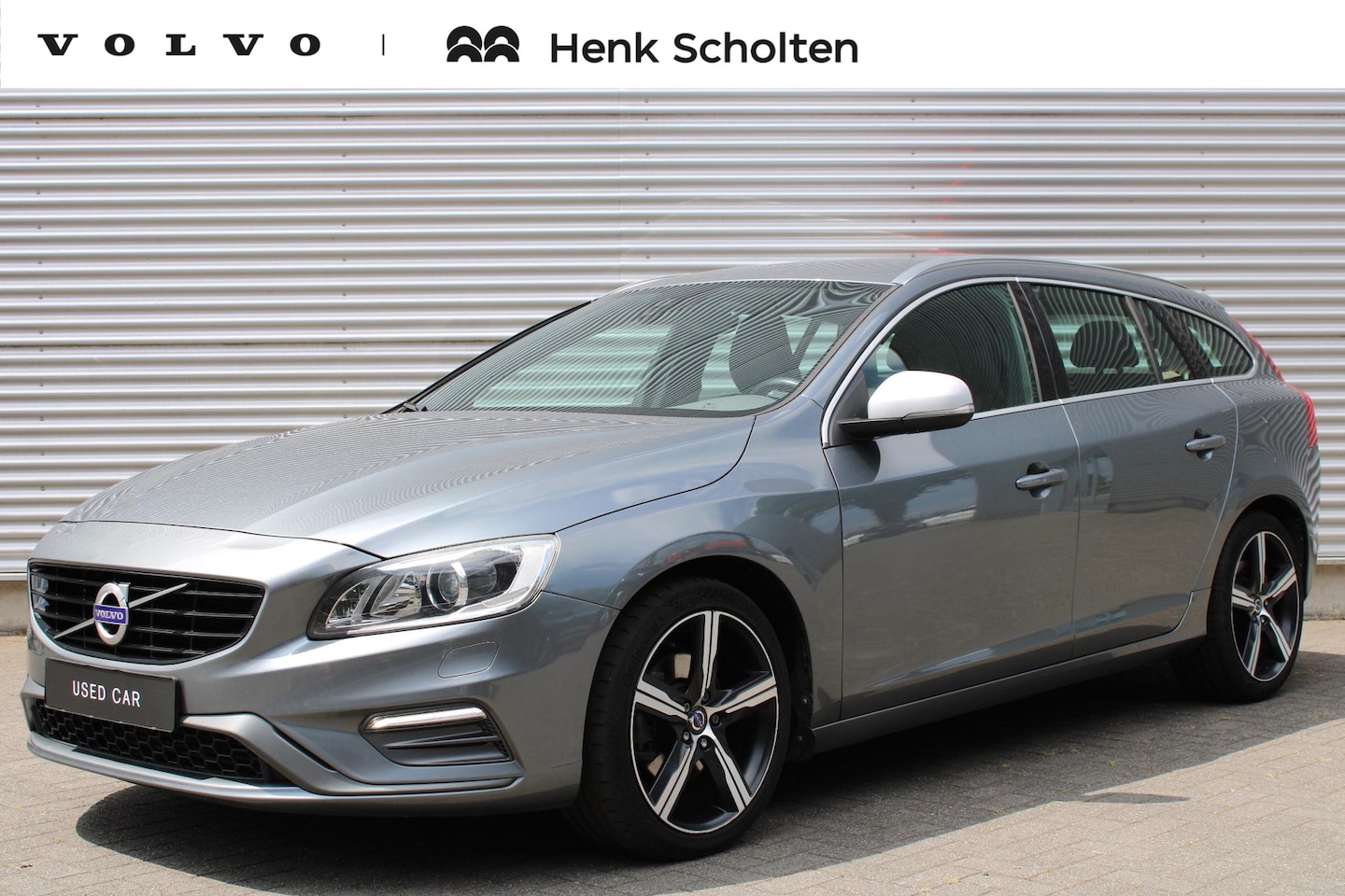 Volvo V60 - T3 AUT6 153PK R-Design | Dealer Onderhouden | Standkachel | Cruise Control | Stoelverwarmi - AutoWereld.nl
