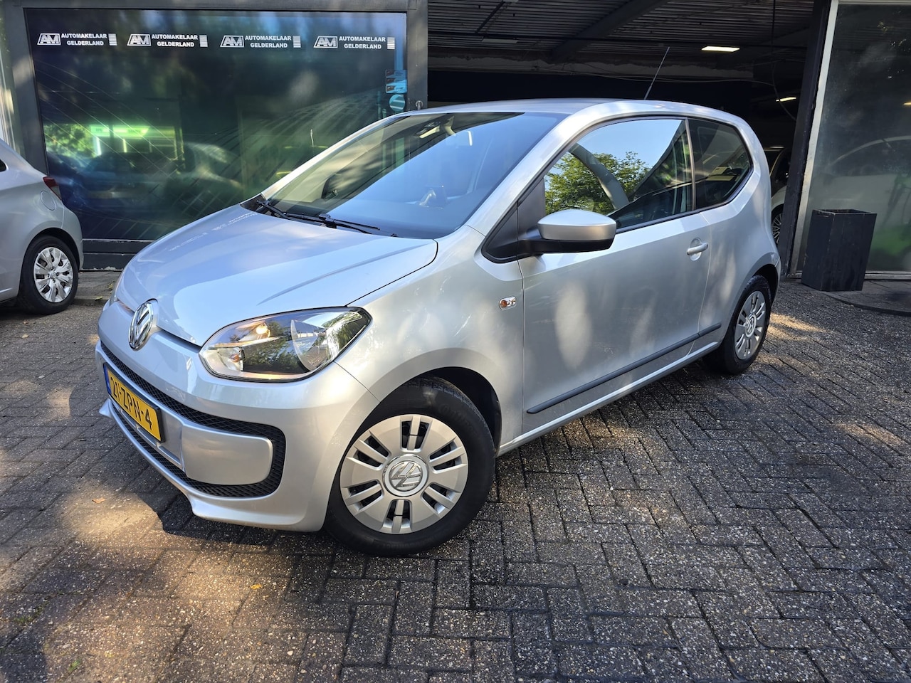 Volkswagen Up! - 1.0 move up! BlueMotion | 2E EIGENAAR | 12MND GARANTIE | AIRCO | NAVI | - AutoWereld.nl