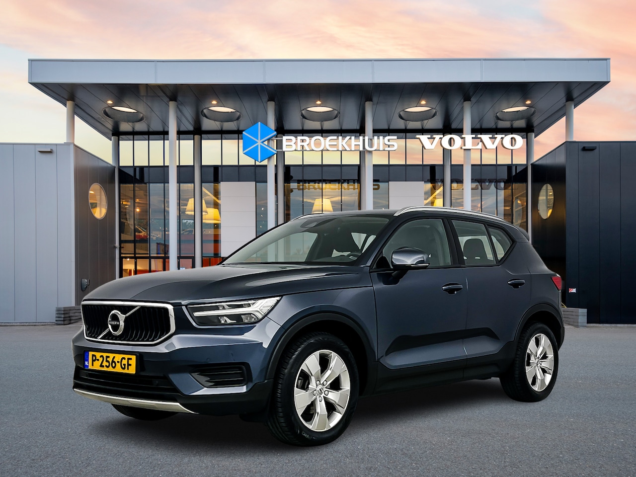 Volvo XC40 - T2 A/T Momentum | All season banden | Pilot Assist | Camera | Trekhaak | Keyless | Elektri - AutoWereld.nl