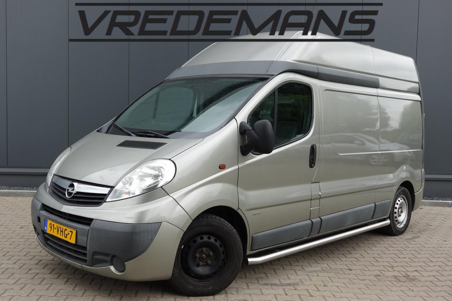 Opel Vivaro - 2.5 CDTI L2H2 Lees tekst - AutoWereld.nl