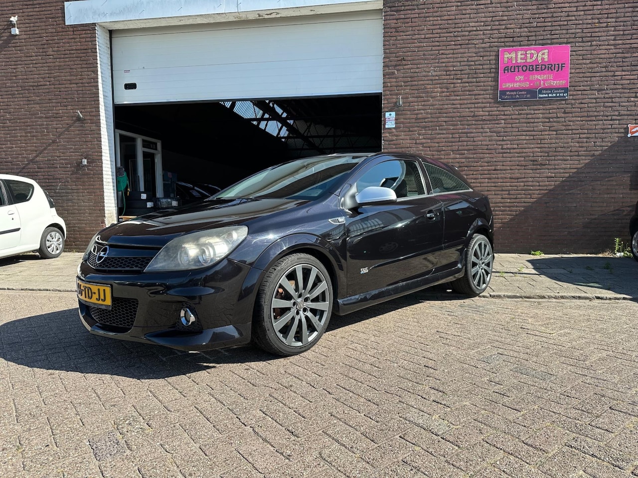 Opel Astra GTC - 1.8 Edition OPC Pakket | Airco | Cruisecontrol - AutoWereld.nl