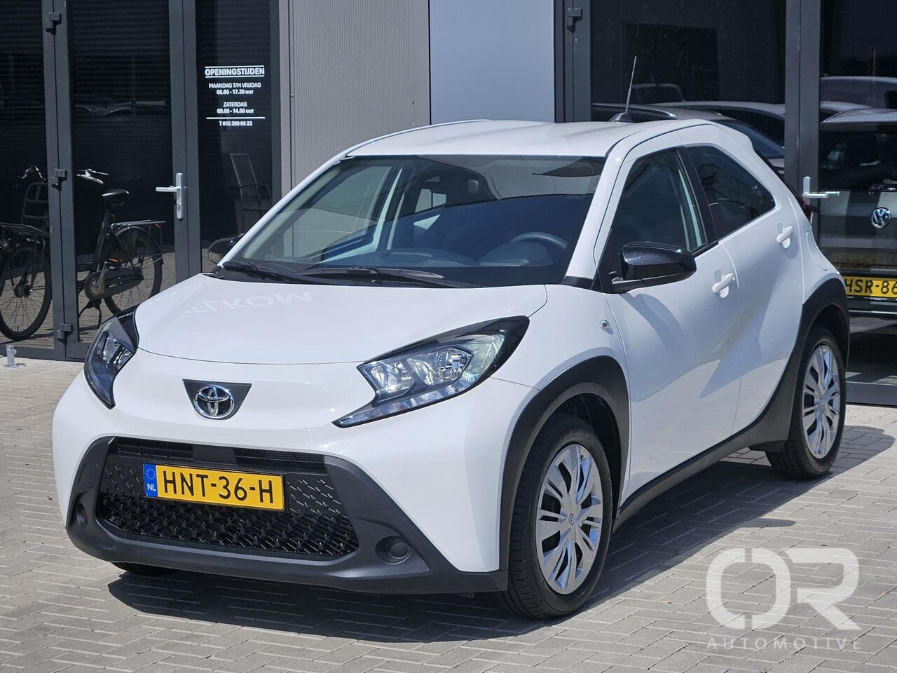 Toyota Aygo X - 1.0 VVT-i MT Business 3.300km Carplay - AutoWereld.nl