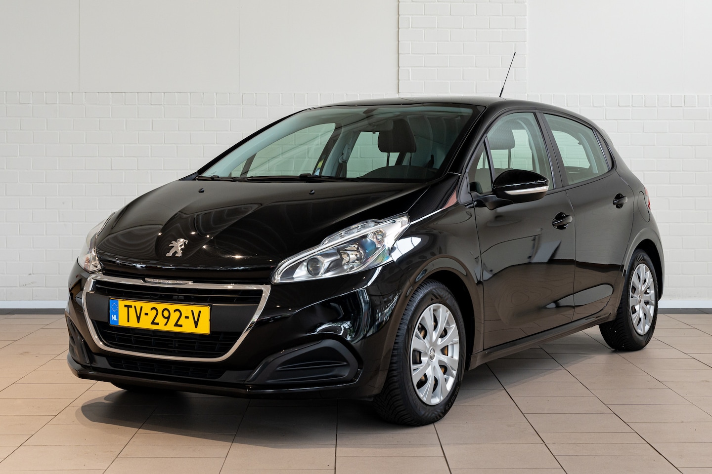 Peugeot 208 - 1.2 PureTech Active | Navigatie | Cruise Controle | Airco | Bluetooth | All Season Banden - AutoWereld.nl