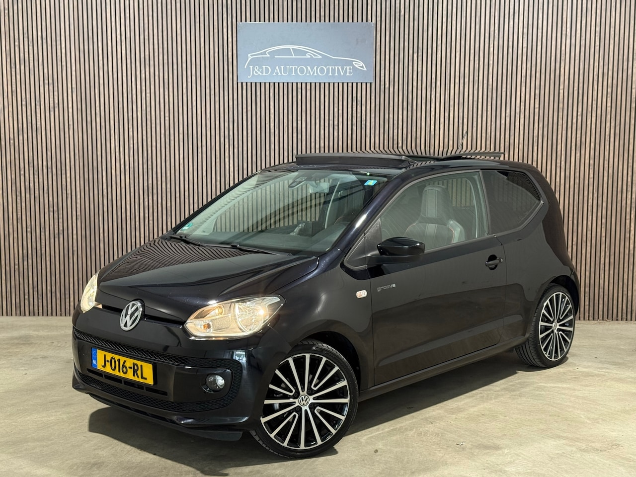 Volkswagen Up! - 1.0 groove up! BlueMotion 2014 PANO AIRCO PDC - AutoWereld.nl