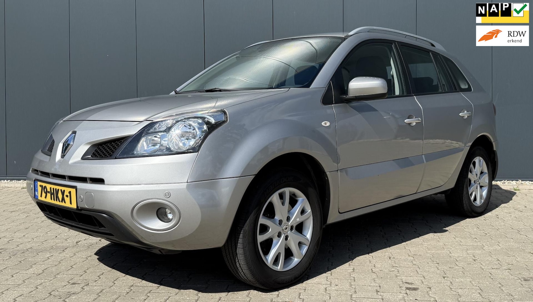Renault Koleos - 2.5 Dynamique Pack Airco Cruise Navi Trekhaak - AutoWereld.nl