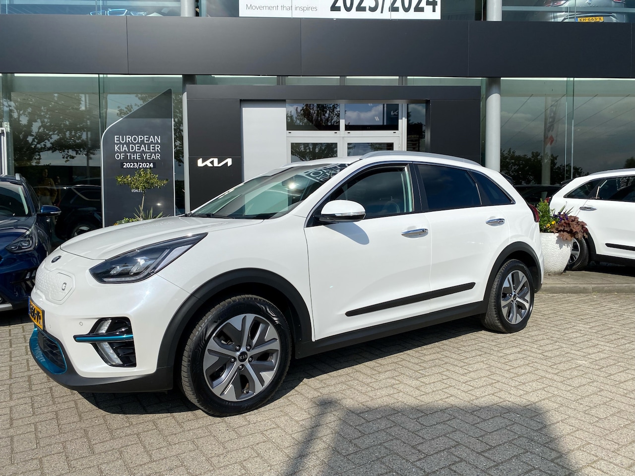 Kia e-Niro - ExecutiveLine 64 kWh | Leder | Navigatie | Stoelverwarming | Info Bas: 0492-588982 - AutoWereld.nl
