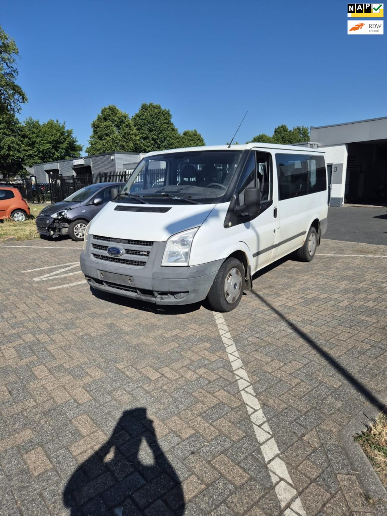 Ford Transit - 260S 2.2 TDCI 9 persoons met 130 dkm - AutoWereld.nl