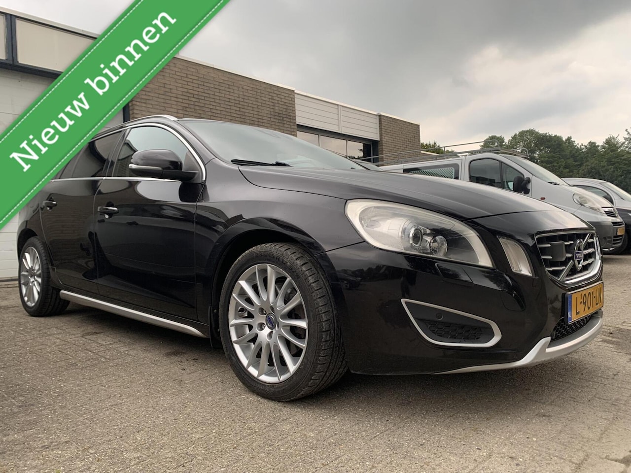 Volvo V60 - 2.0 D3 Summum NAP NWE APK Automaat Dak Navi Leer Full options! - AutoWereld.nl