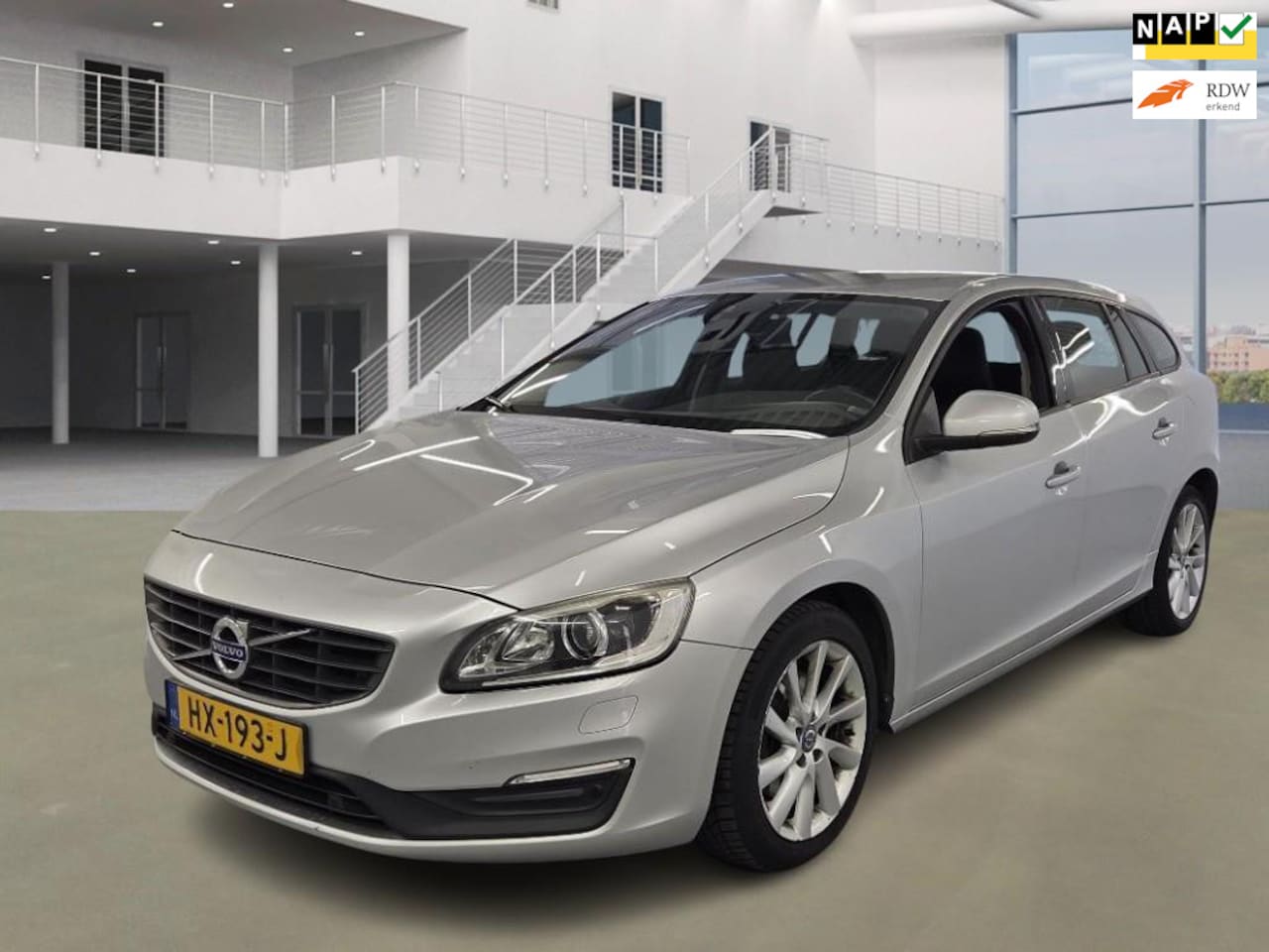 Volvo V60 - 2.0 D4 R-Design EXPORT - AutoWereld.nl