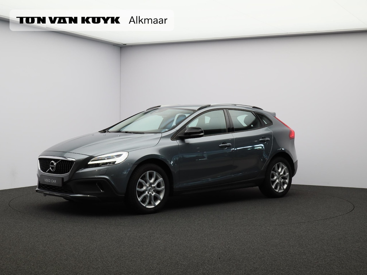 Volvo V40 Cross Country - 2.0 T3 Nordic+ / Trekhaak / Standkachel / Stoel+voorruitverwarming - AutoWereld.nl