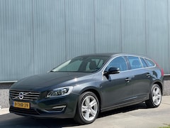 Volvo V60 - 2.4 D6 AWD Plug-In Hybrid Summum | Leder | Xenon | Navi | Trekhaak | Stoelverwarming | Cli