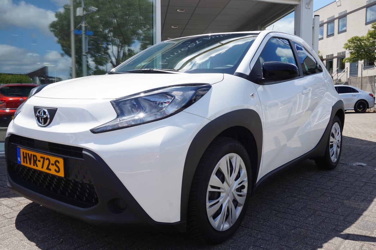 Toyota Aygo X - 1.0 VVT-i MT Business Carplay / Camera - AutoWereld.nl
