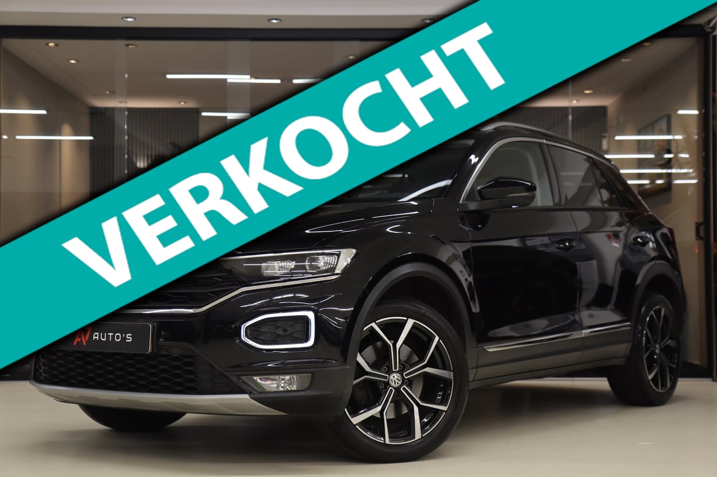Volkswagen T-Roc - 1.5 TSI Sport PANODAK/STOELV/LANEASSIST/ACC/CAM/VOL - AutoWereld.nl